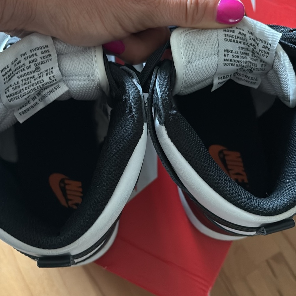 Nike Woman’s Black and White Nike Dunk Sneakers - Picture 4 of 7
